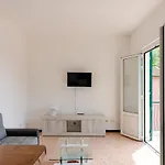 Joivy Family Flat With 3 Balconies, 10 Min To شقة *